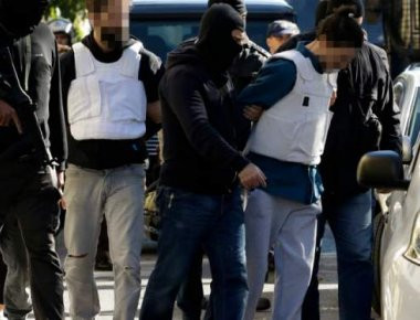 Ετοίμαζε τρομοκρατικό χτύπημα ο 29χρονος: Κατασχέθηκαν από το διαμέρισμα εκρηκτικοί μηχανισμοί και όπλα!